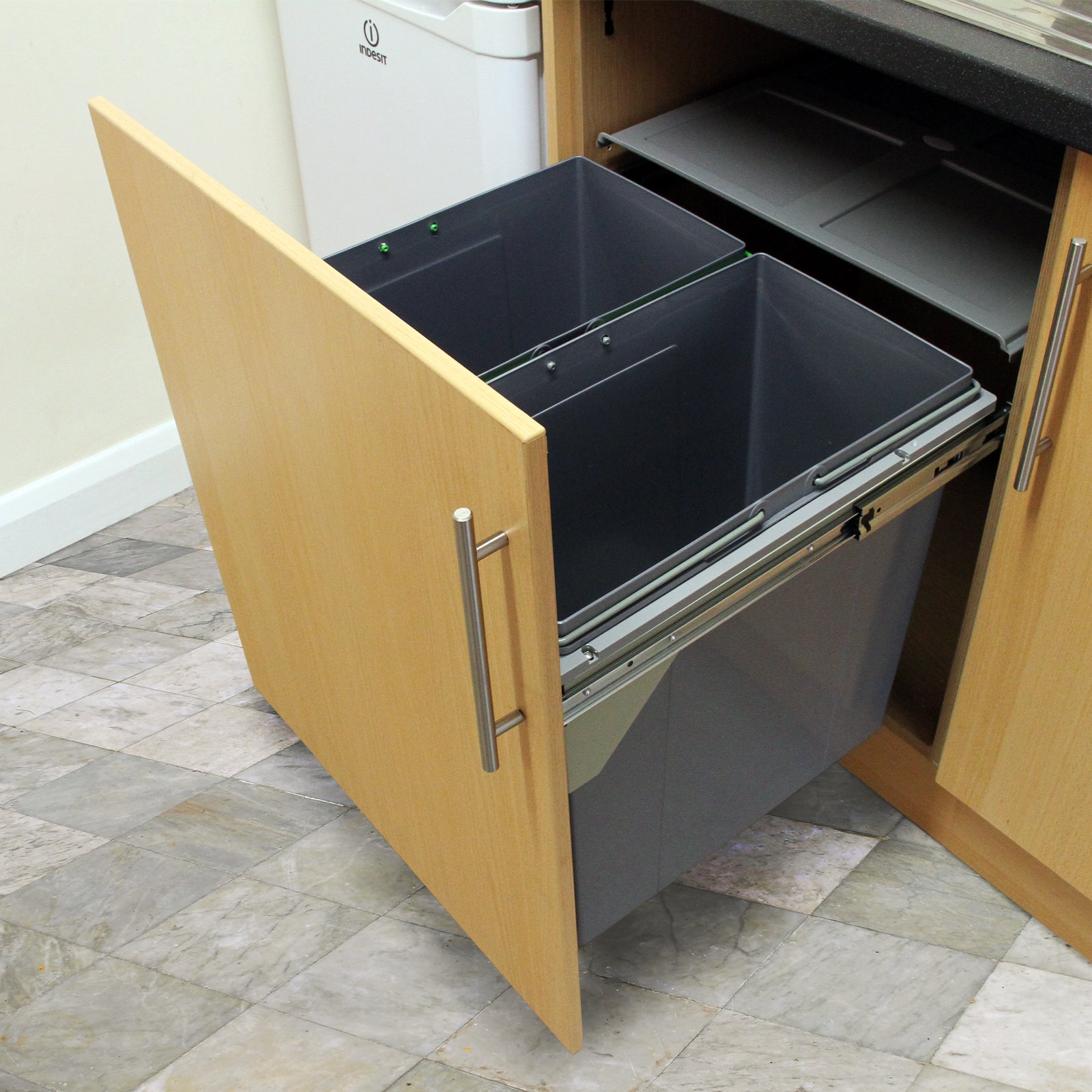 foto del prodotto 2 contenitori della spazzatura per riciclo 90 litri capacit max 25kg per cucina