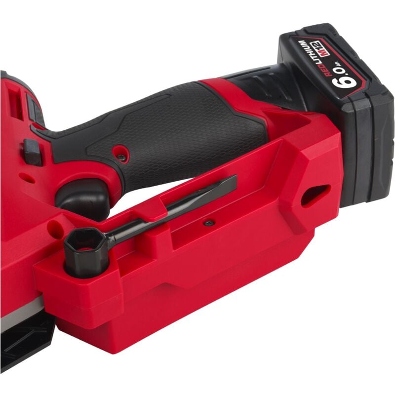 foto del prodotto milwaukee scure 12v fuel catena 15cm, 2 batterie 6ah m12 fhs 602x