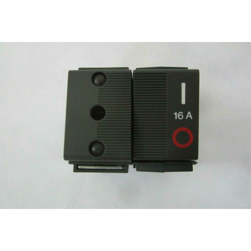 foto del prodotto presa sicura magnetotermico 16a serie living classic 4530 bticino