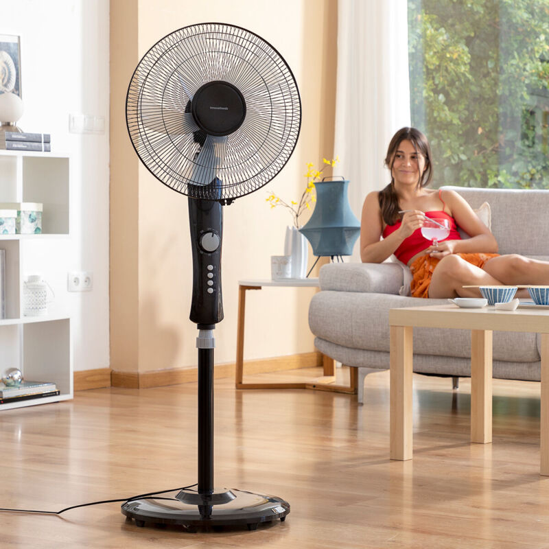foto del prodotto ventilatore a piantana innovagoods breezinn nero 45 w