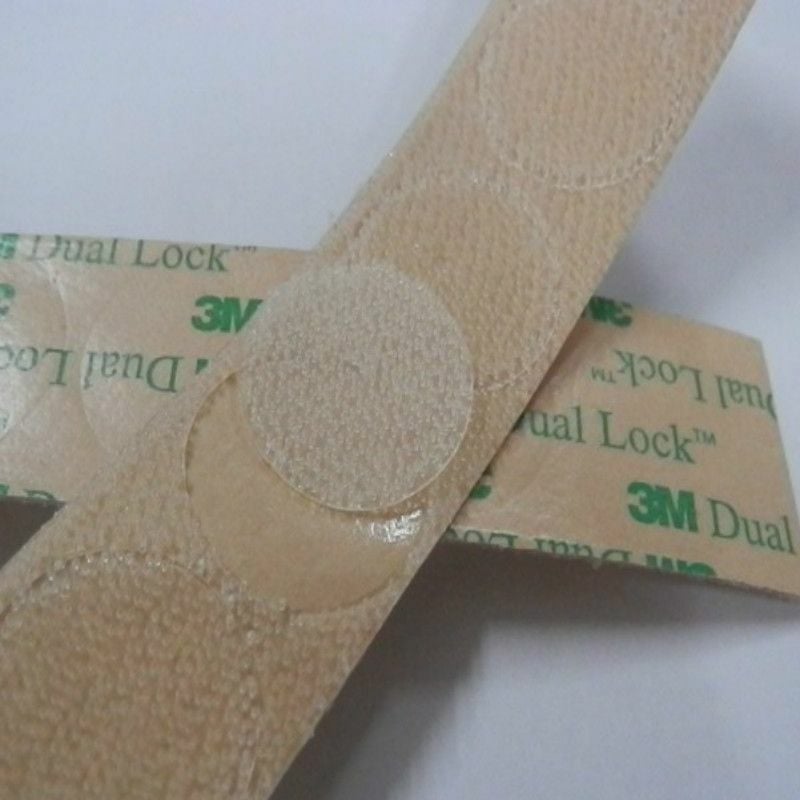 foto del prodotto 3m 50 100 cerchi di velcro adesivo dual lock sj 4570 trasparente 20mm numero pezzi 50 pezzi