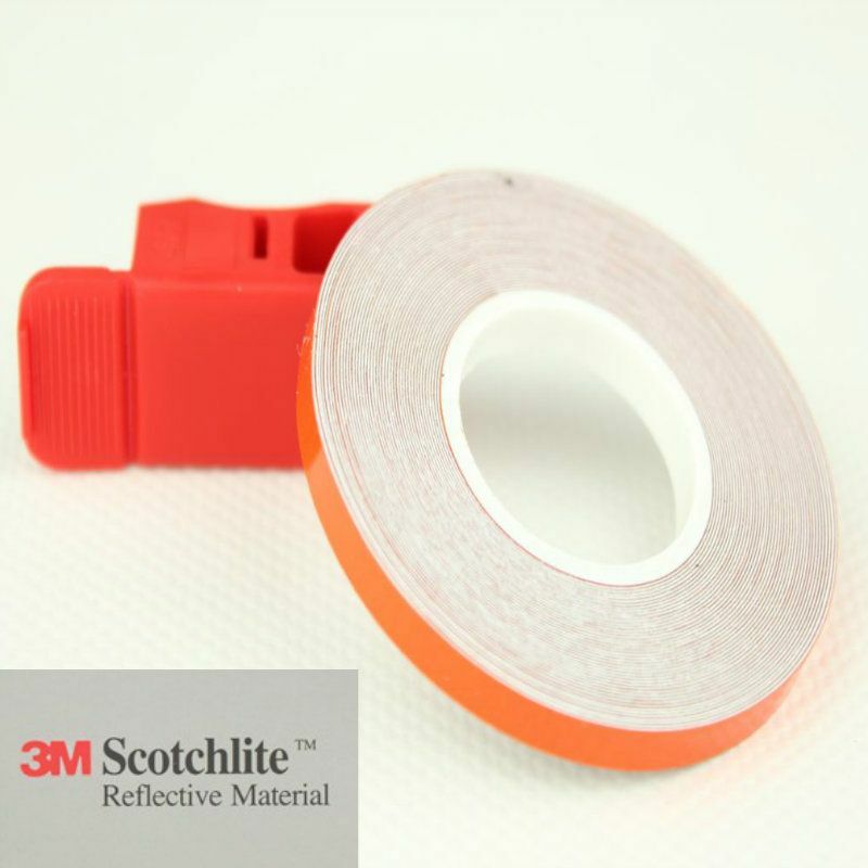 foto del prodotto 3m strisce per cerchi moto adesive rifrangenti 7mm x 6mt colore arancione, modello con applicatore
