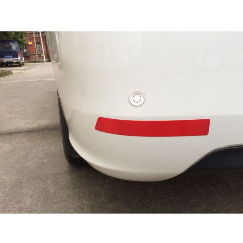 foto del prodotto 4 strisce adesive rifrangenti per paraurti posteriore e anteriore auto 21cm x 2,5 cm colore rosso