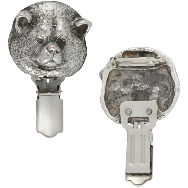 foto del prodotto akita, akita inu spilla con clip, porta numero di partenza, distintivo argentato per esposizione canina di art dog