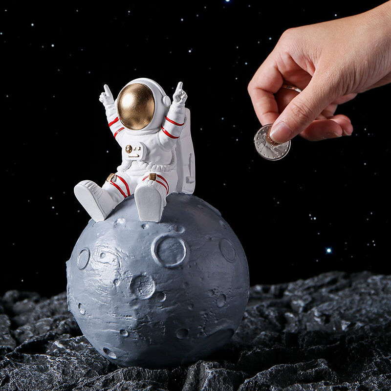 foto del prodotto fortuneville salvadanaio per bambini adulti, giocattoli astronauta con pianeti, salvadanaio in resina per arredamento moderno, regalo spaziale per