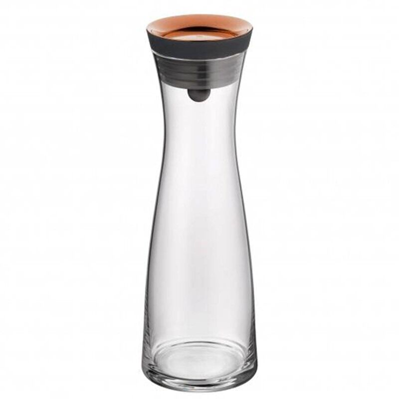 foto del prodotto 617706600 caraffa d acqua di base, 1.0 l, altezza 29 cm, decanter in vetro, coperchio in silicone, chiusura closeup, rame wmf