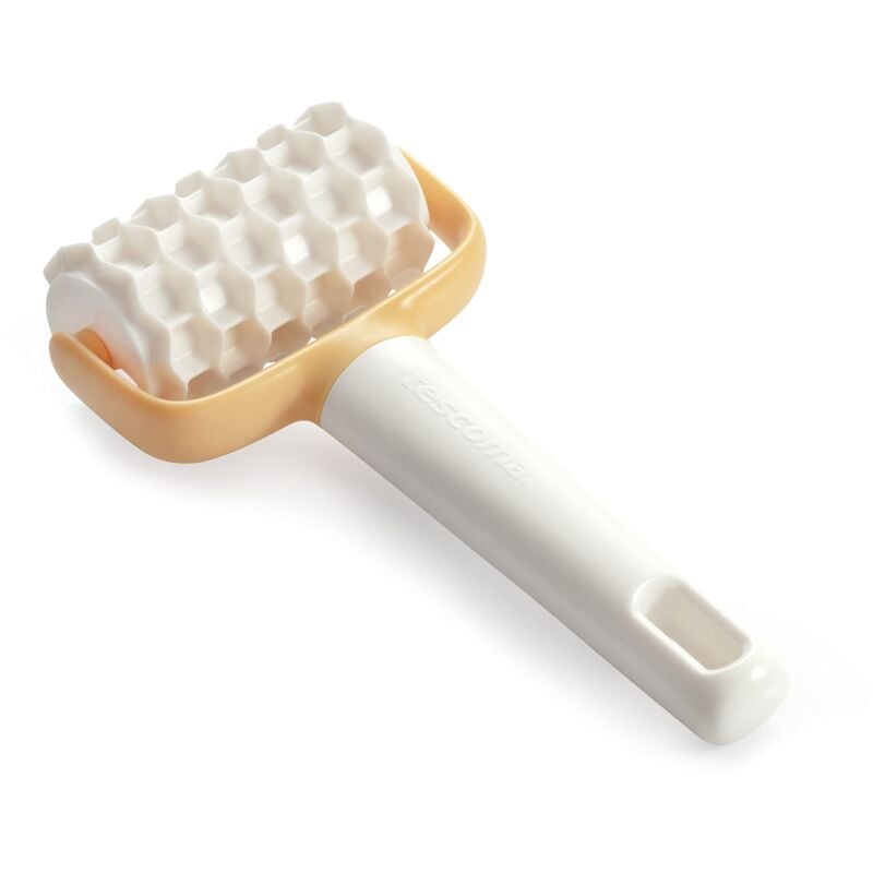 foto del prodotto 630037, del cia, rullo tagliapasta per grissini, forma grissini, utensili per pasta, rotelle per pasticceria, plastica, 17 x 9 cm tescoma