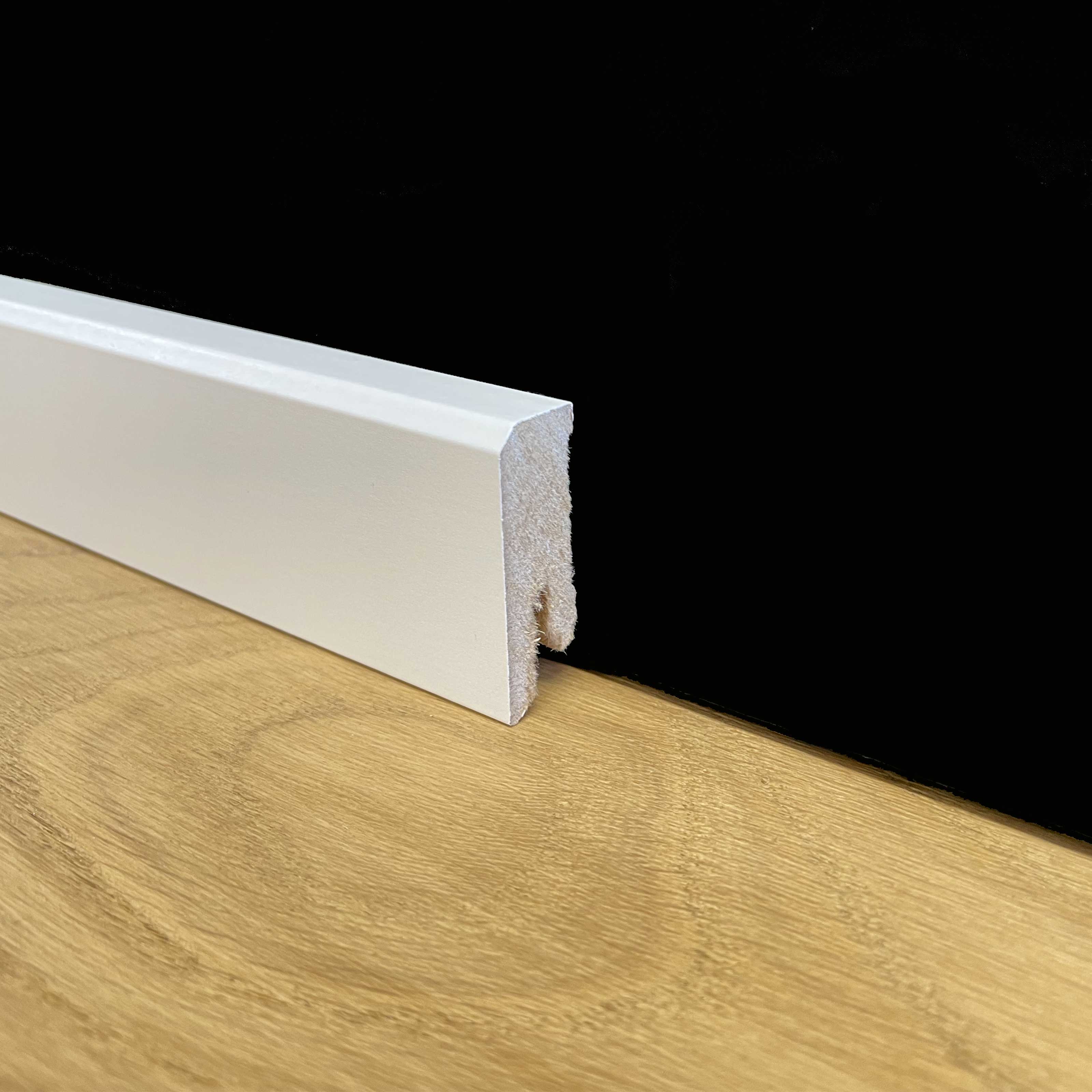 foto del prodotto 96ml di battiscopa zoccolino squadrato basso in fibra di legno 40x15 bianco