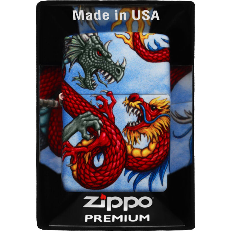 foto del prodotto accendino zippo dragon design 49354, accendino antivento ricaricabile zippo realizzato in metallo con caratteristico click zippo color azzurro