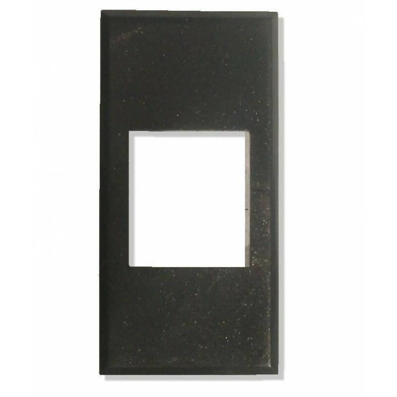 foto del prodotto adattatore serie axolute nero compatibile bticino living now
