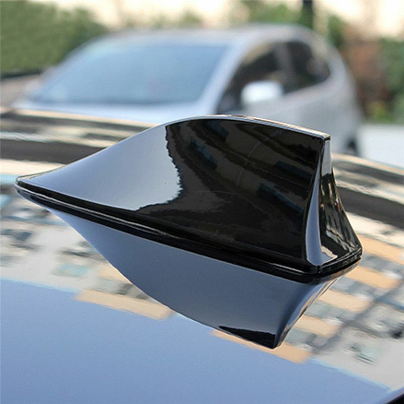foto del prodotto antenna shark universale a pinna di squalo in quattro colorazioni modello nero lucido