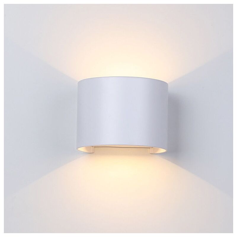 foto del prodotto applique da parete 10w semicerchio bianco per esterno luce led regolabile doppio fascio luminoso calda 3000k