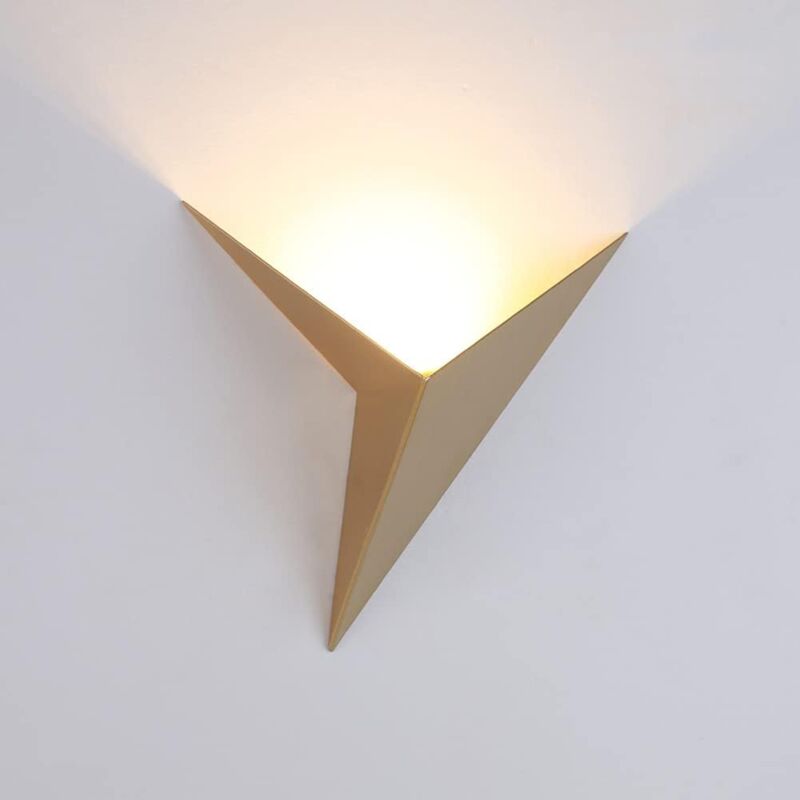 foto del prodotto applique da parete per interni a led da 3 w, triangolo dorato, lampada da parete creativa, 3000 k, bianco caldo, moderna, in metallo, per camera da