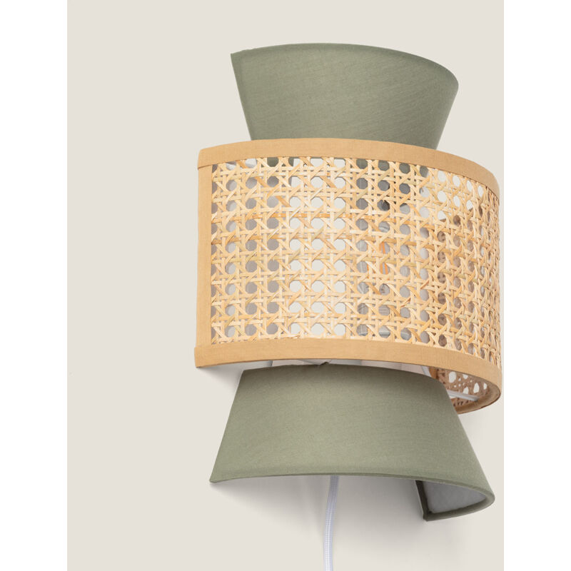 foto del prodotto applique da parete rattan e tessuto chulu verde cachi