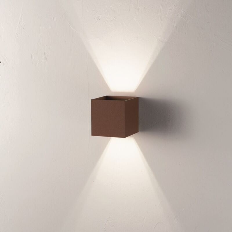 foto del prodotto applique in alluminio per esterni corten con alette regolabili cube 10x10 cm
