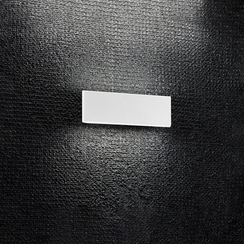 foto del prodotto applique in metallo moderna plank bianco led luce naturale piccola