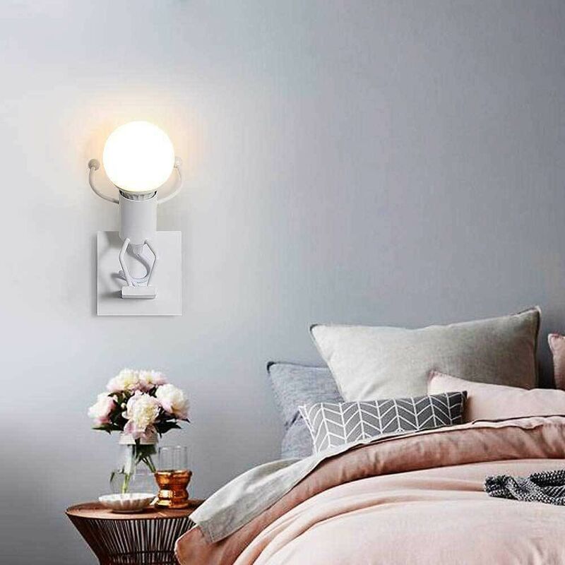 foto del prodotto applique lampada da parete moderna con attacco e27 forma omino bianco che salta