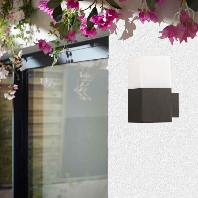 foto del prodotto applique lampada da parete muro interno esterno portalampada e27 ip44 cubo nero