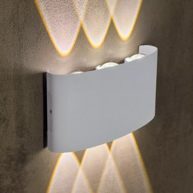 foto del prodotto applique led 16w con doppia luce, protezione ip65, montaggio facile a muro per esterni 3000k maka
