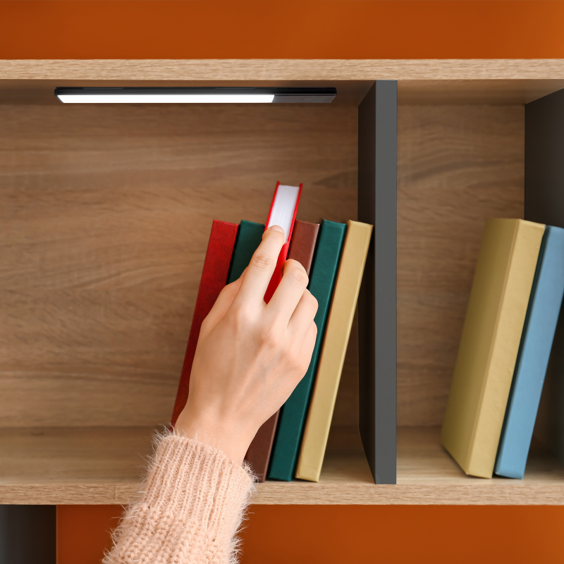 foto del prodotto applique led kaus black ricaricabile via usb con sensore tattile di prossimità, 240mm, verniciato nero