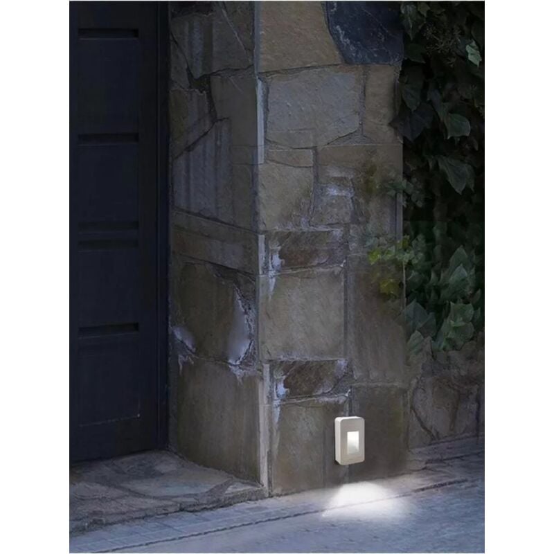 foto del prodotto applique led luce bianca faretto 12 w segnapassi a muro esterno bianco ip65 es62