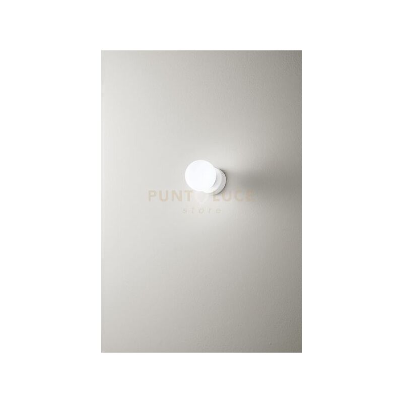 foto del prodotto applique maga 1 luce in vetro e metallo colore bianco attacco g9 d.10cm