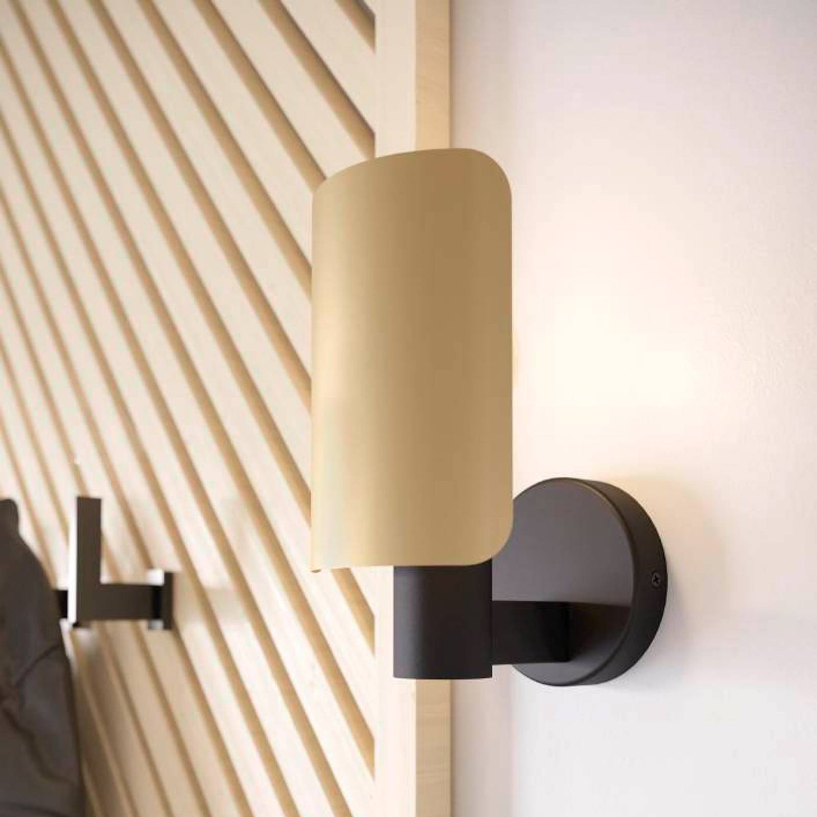 foto del prodotto applique moderna hayes acciaio nero 1 luce e27