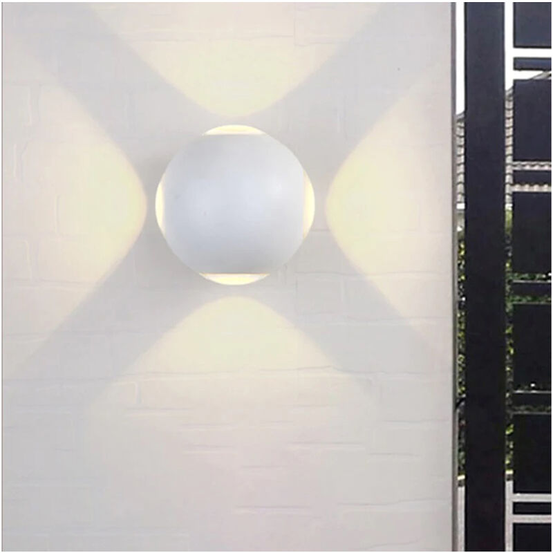 foto del prodotto applique parete lampada sfera bianca esterno 4 led cob bianco freddo 12w fd-21