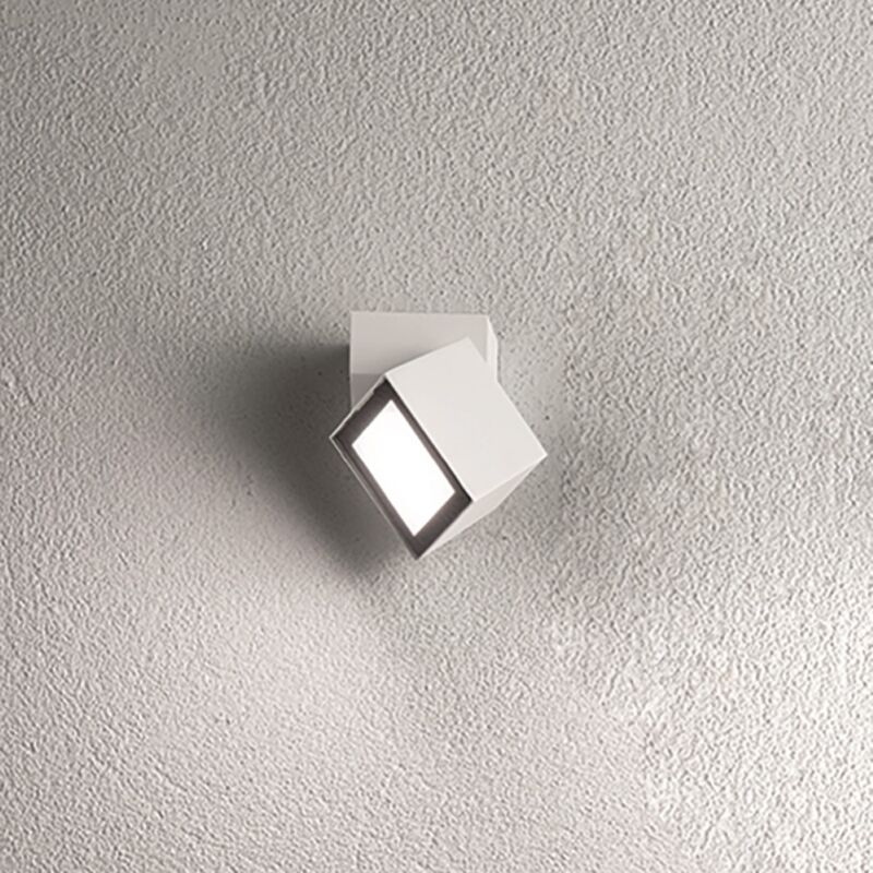 foto del prodotto applique per esterni 10x11 cm a 1 luce led in alluminio bianco e diffusore in vetro steve