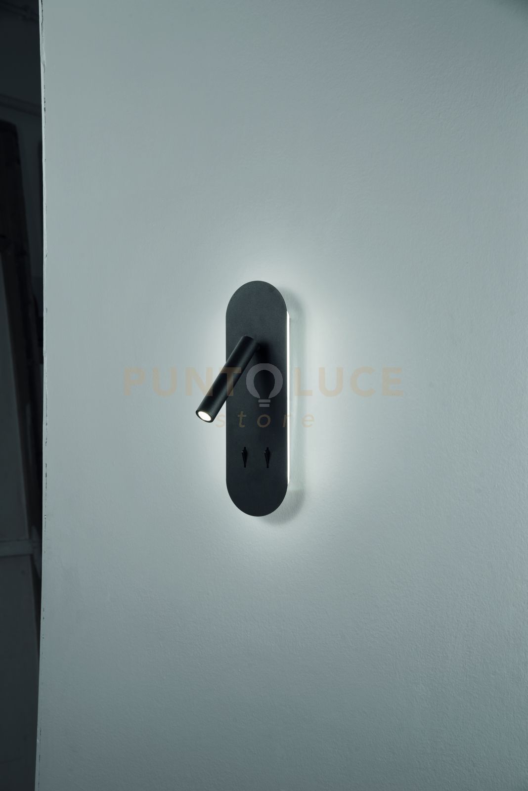 foto del prodotto applique plate a led nero led 8w 3000k 560lm orientabile