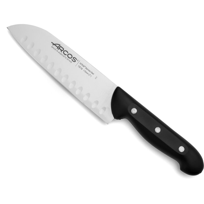 foto del prodotto arcos coltello santoku maitre 151600 in acciaio inox nitrum e mango polipropilene con lama cm 17 con lama in blister.