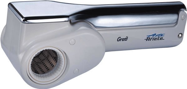 foto del prodotto ariete 44 grat metal grattugia elettrica senza filo 1 kg formaggio con 1 ricarica 2 rulli fori grandi e fini bianco e argento