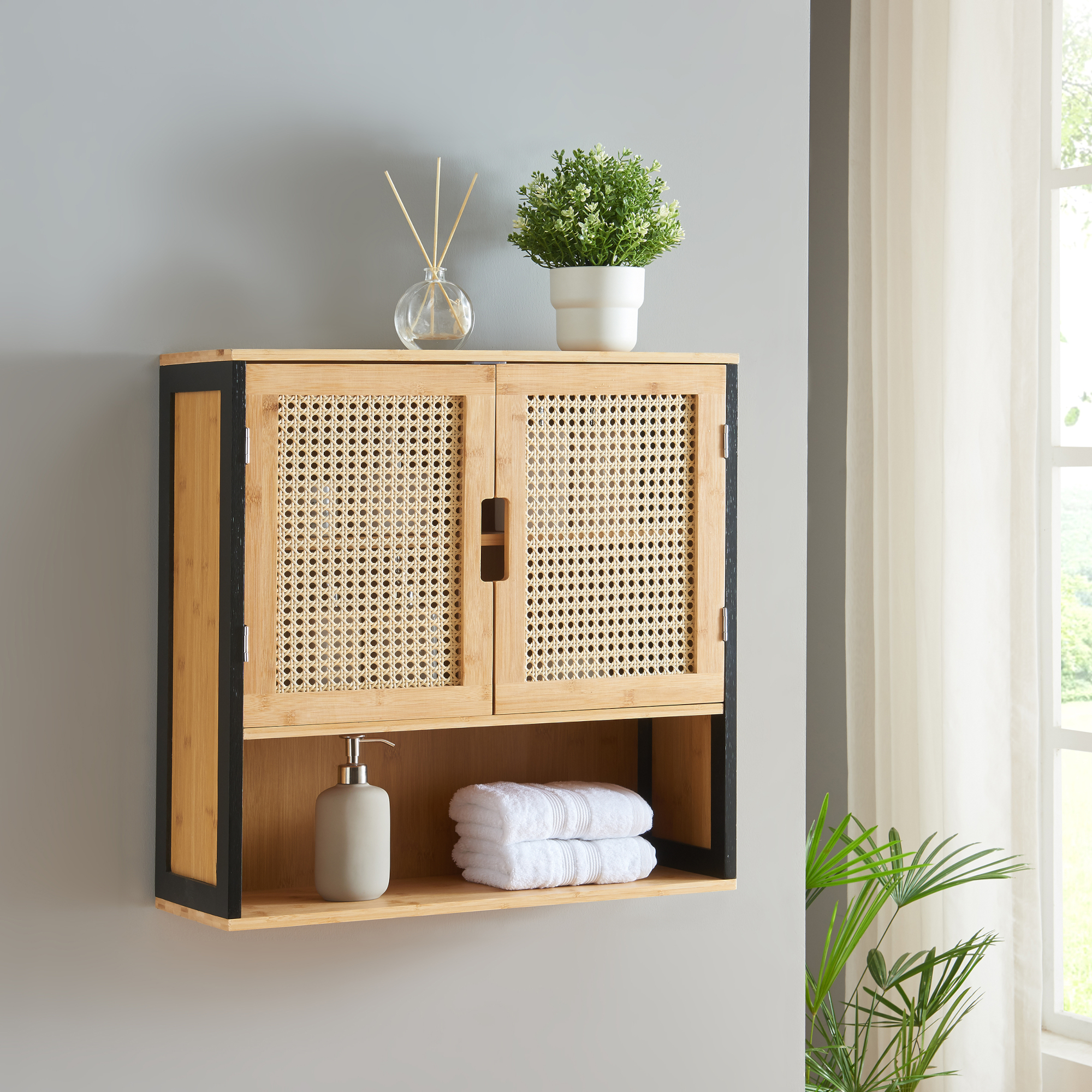 foto del prodotto armadio da parete tervola per bagno in bamb nero naturale effetto rattan en.casa 