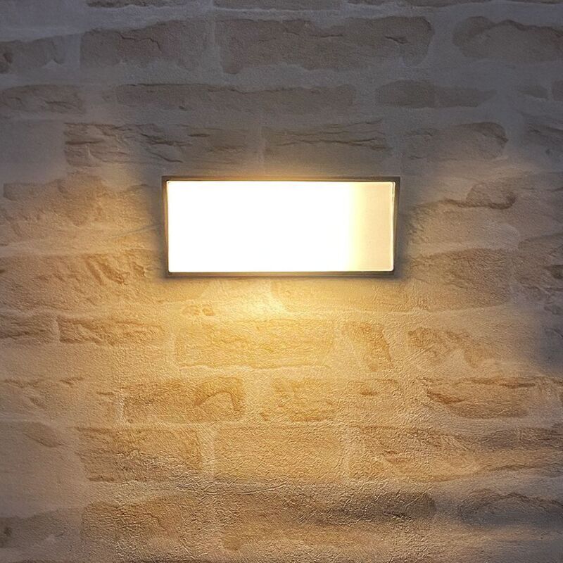 foto del prodotto arum lighting newport applique da parete grande diffusore esterno e27 nero