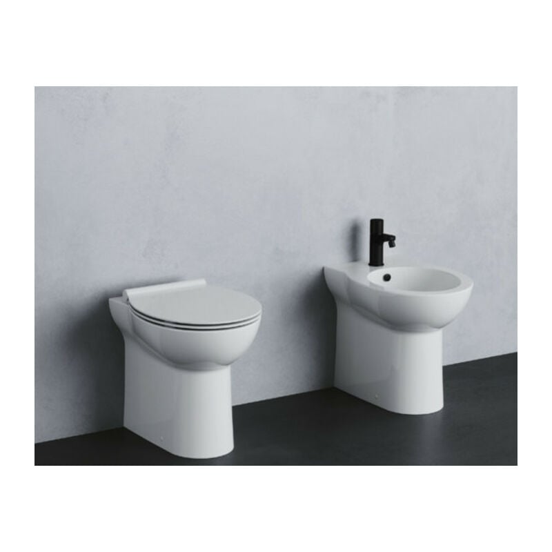 foto del prodotto azzurra sanitari fast filomuro con sedile softclose di ceramica
