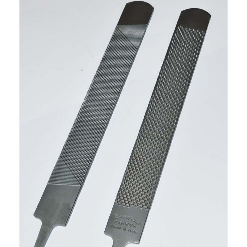 foto del prodotto bassoli raspa smooth 14 adatta per piedi secchi e duri raspa smooth 14 pi manico in legno