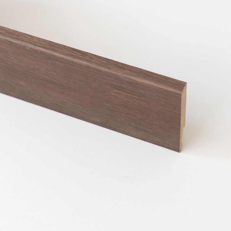foto del prodotto battiscopa in mdf noce scuro mm.11x80x2400