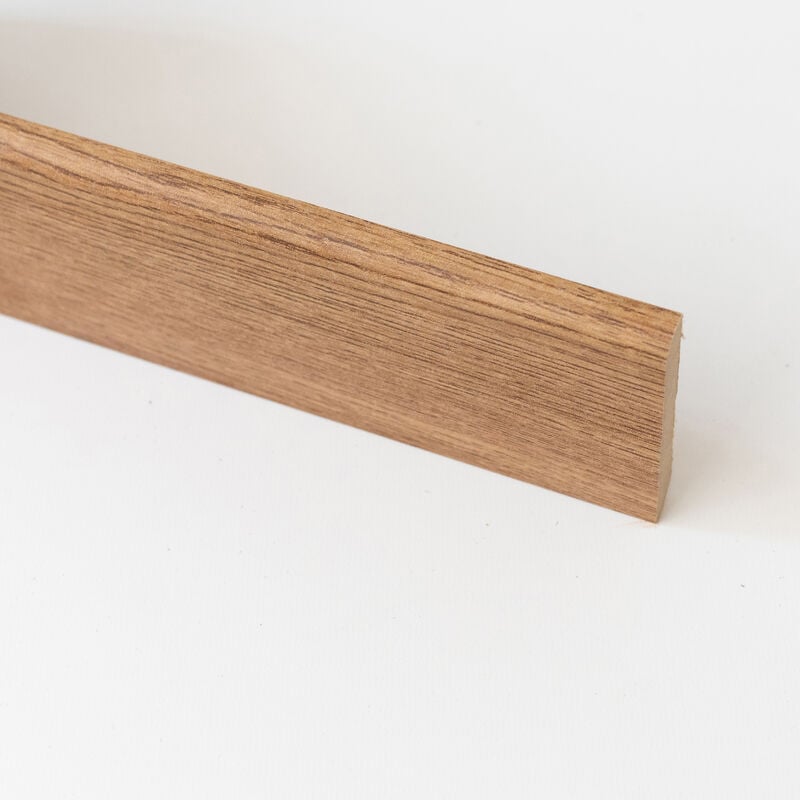 foto del prodotto battiscopa in mdf rovere medio mm.10x70x2400