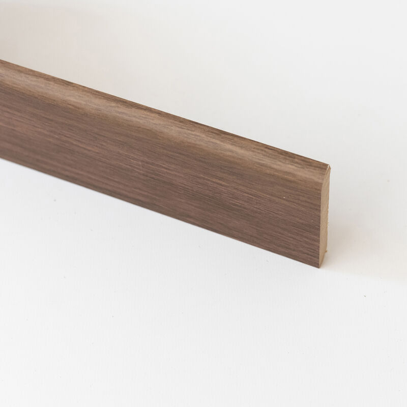 foto del prodotto battiscopa in mdf rovere scuro mm.10x70x2400