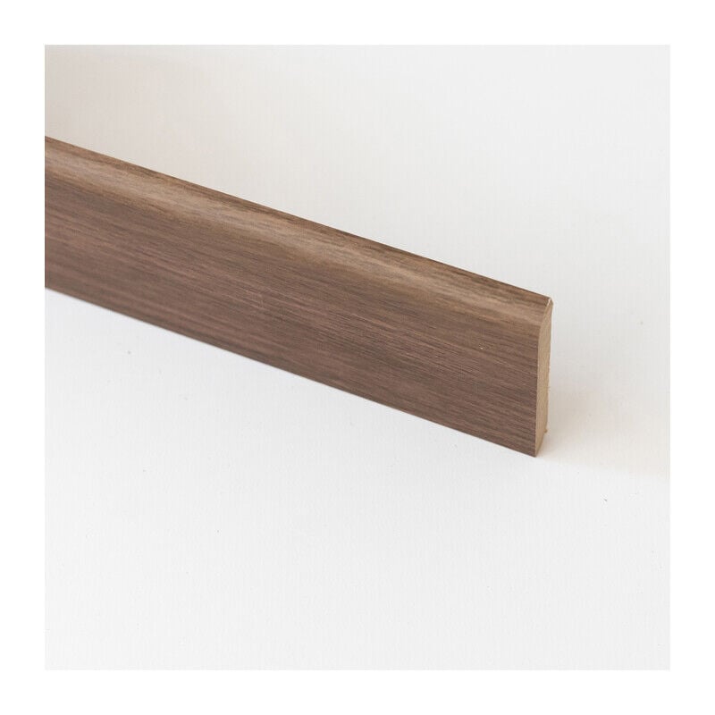 foto del prodotto battiscopa in mdf rovere scuro mm.10x70x2400. prezzo per 1 pezzo.