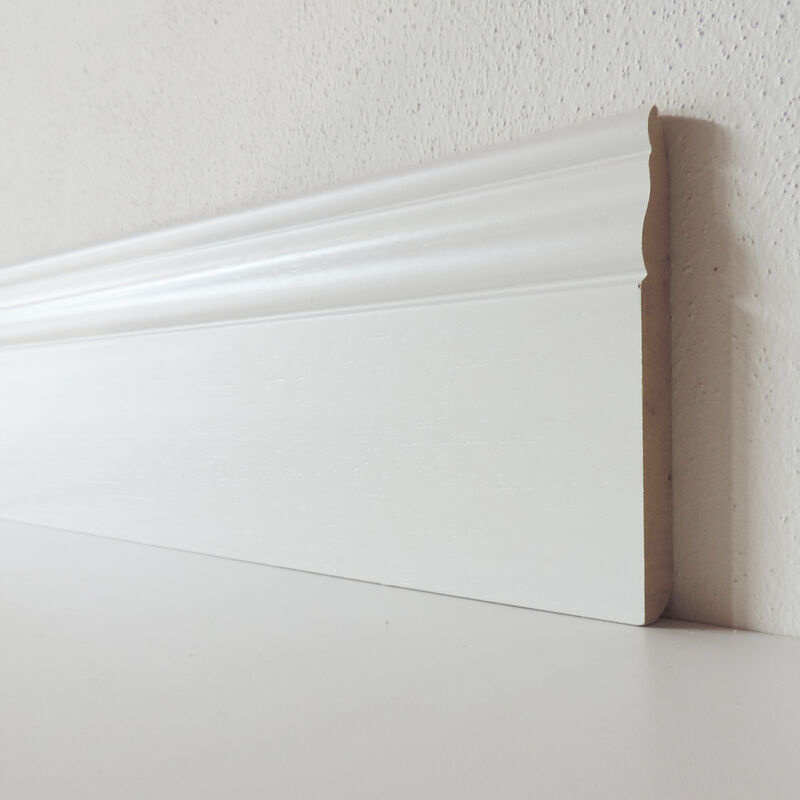 foto del prodotto battiscopa legno bianco laccato modello ducale 120 x 13 mm asta 2,5 m