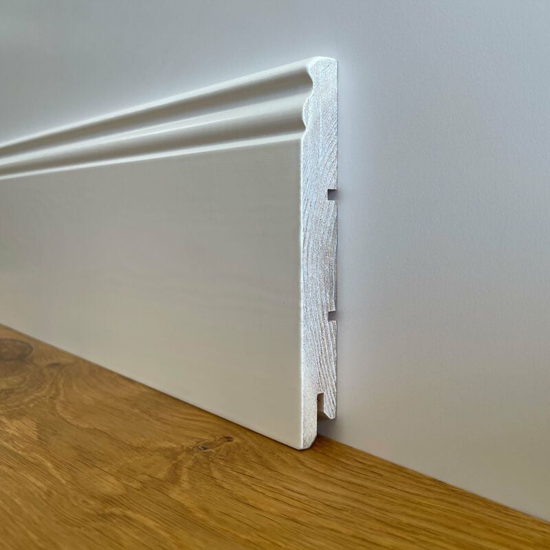 foto del prodotto battiscopa premium in legno massello mod.ducale 120x15 laccato bianco liscio prezzo al metro 
