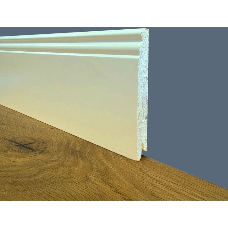 foto del prodotto battiscopa premium in legno massello mod.ducale 120x15 laccato bianco ral 9010 prezzo al metro 