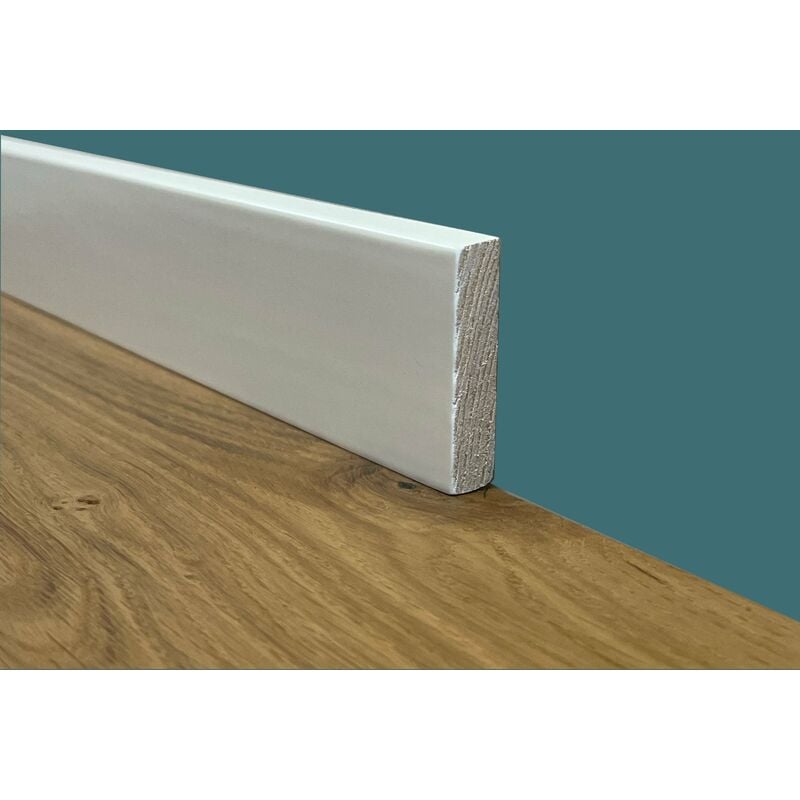 foto del prodotto battiscopa premium in legno massello quadro 43x9mm laccato bianco liscio prezzo al metro 