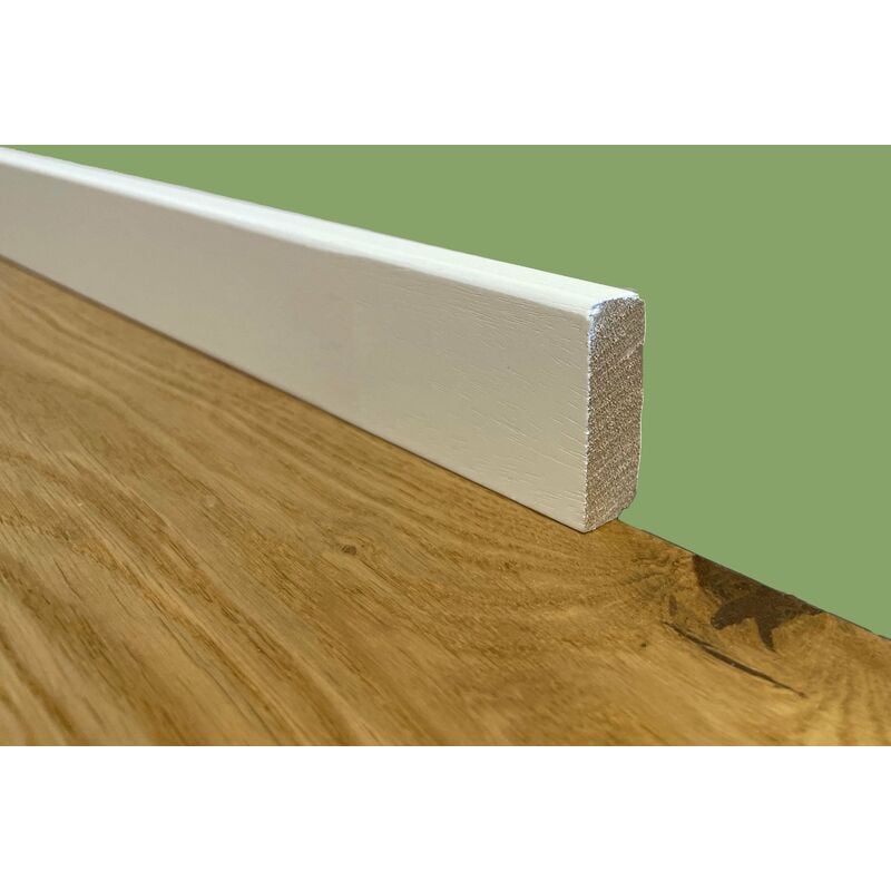 foto del prodotto battiscopa squadrato basso laccato bianco in legno massello 40x13 prezzo al ml 