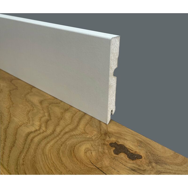 foto del prodotto battiscopa zoccolino passacavo squadrato in fibra di legno compatta 95x15 bianco