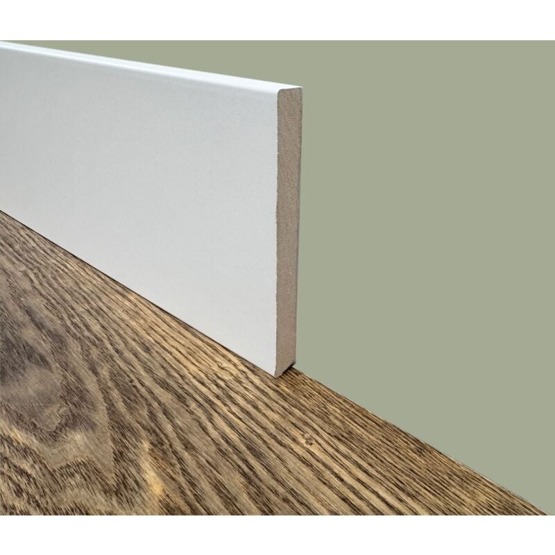 foto del prodotto battiscopa zoccolino squadrato in fibra di legno compatta 120x12 bianco 9016