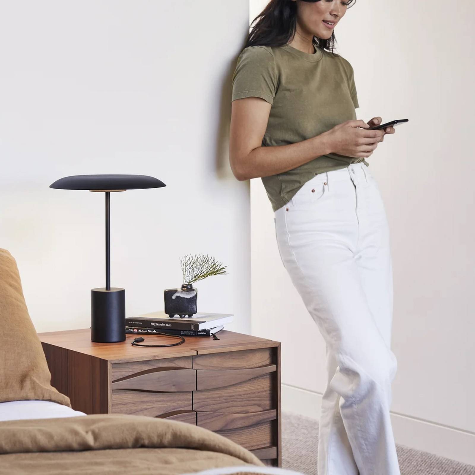 foto del prodotto beacon lighting beacon lampada da tavolo led smith, nero, metallo, porta usb