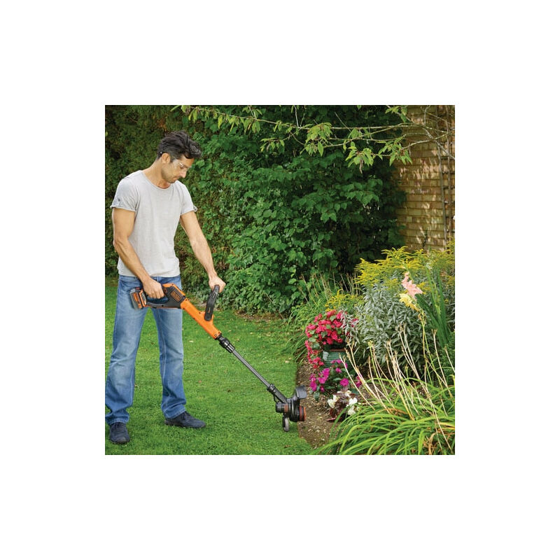 foto del prodotto black decker tagliabordi a batteria 4 ah telescopico stc 1840 epc