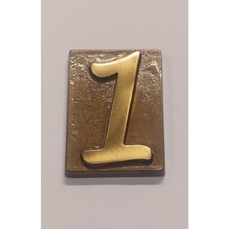 foto del prodotto blinky vumme srl numero civico in ottone confinitura bronzata numero 1